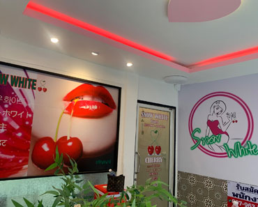Snow White Massage Bangkok storefront