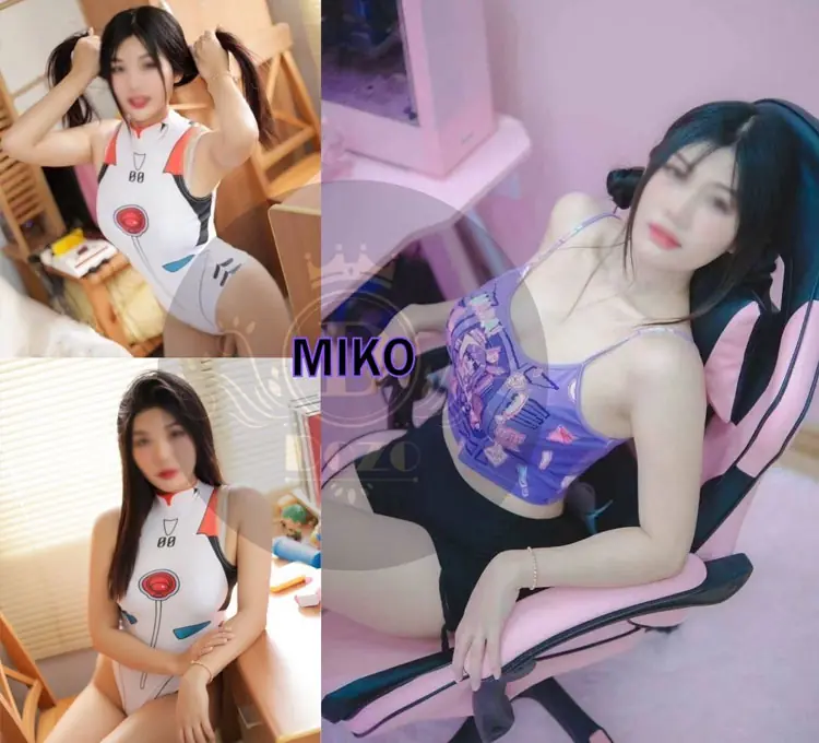 sexy Thai gamer girl