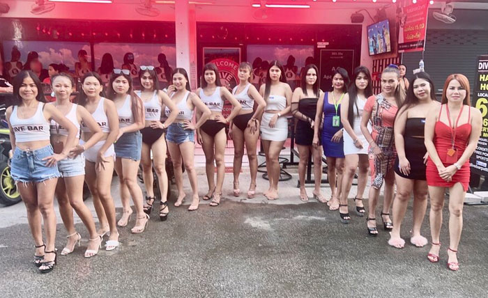 thai women at dive bar