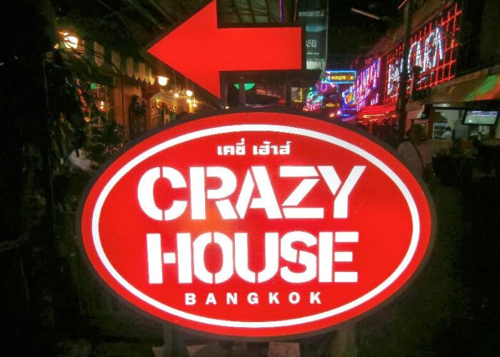 this way to crazy house gogo