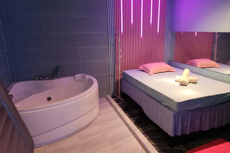 picture inside a bangkok erotic massage parlor