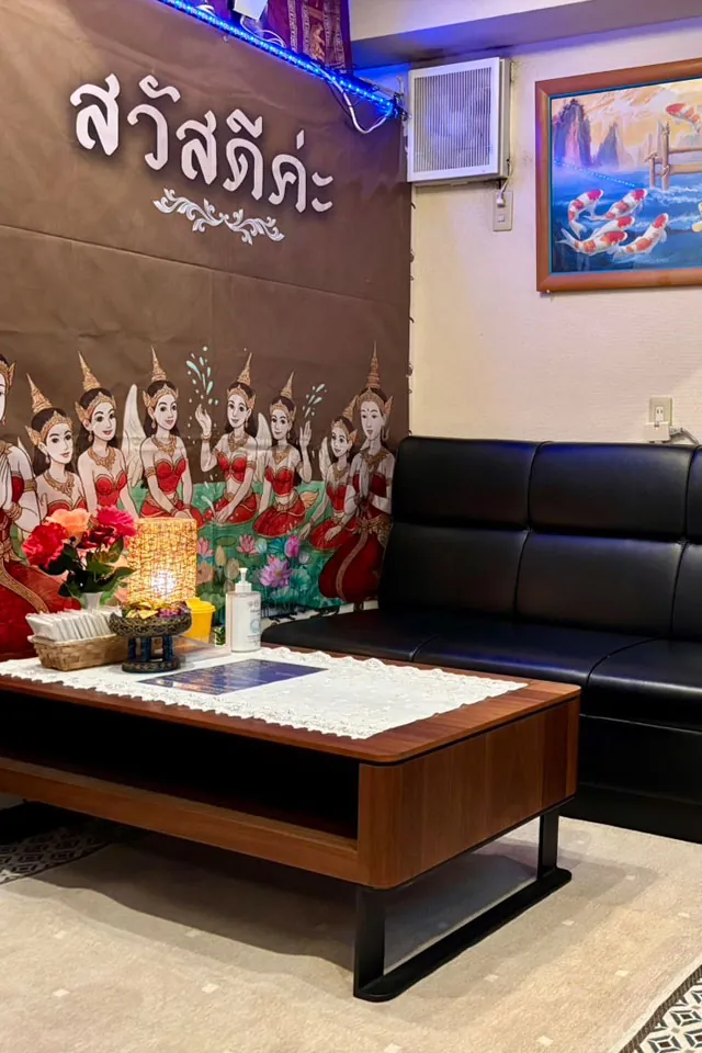 lobby of phonsawan massage parlor in tokyo
