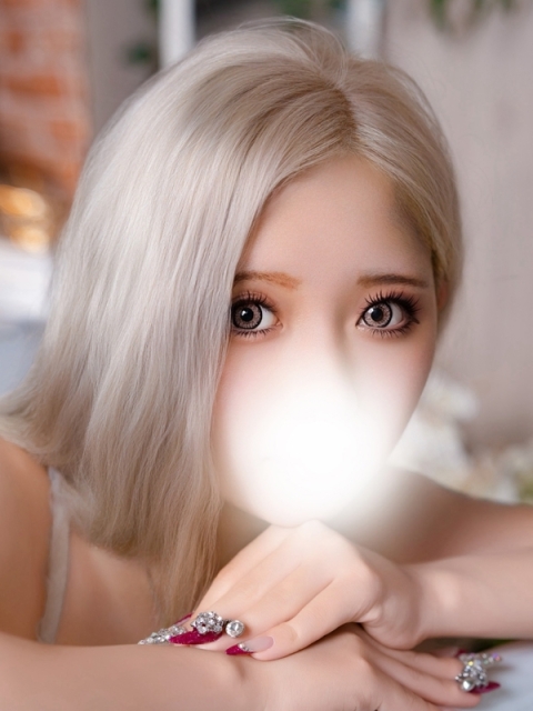 modern blonde japanese gyaru