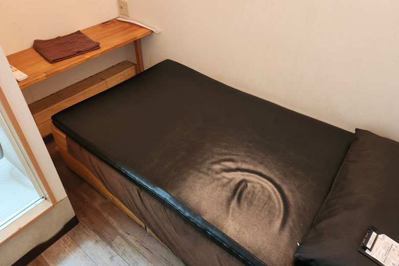 Lovely Hand incall room
