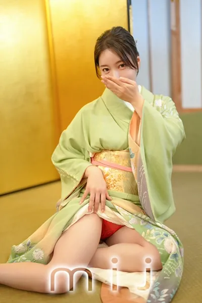 gorgeous japanese courtesan in kimono