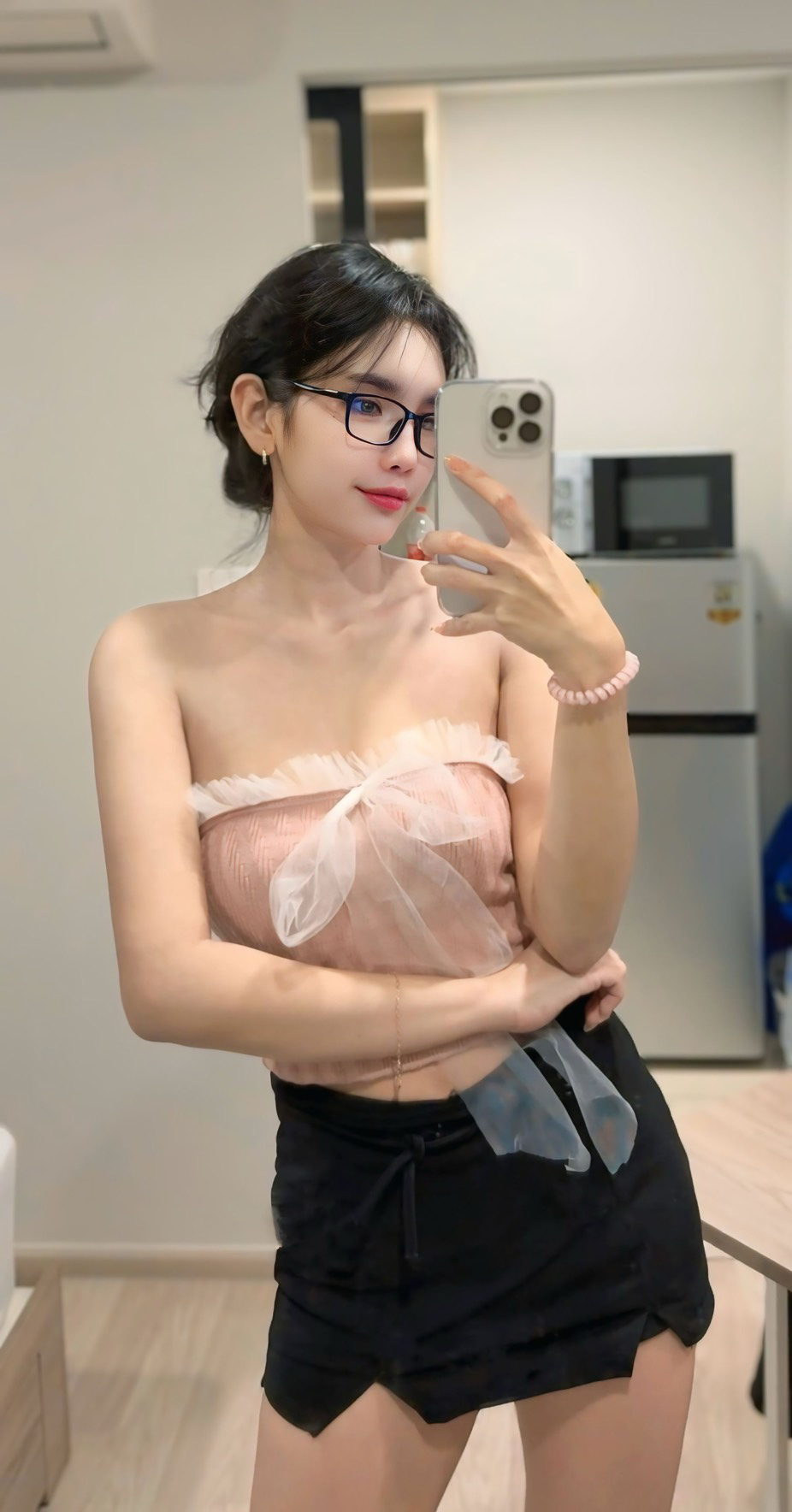 hot thai girl selfie
