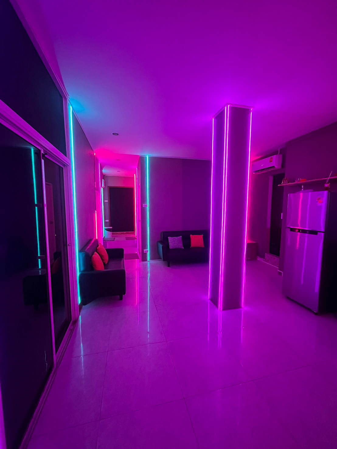 Anela Lobby