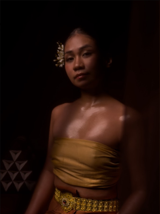 saban thai woman in traditional thai clothes