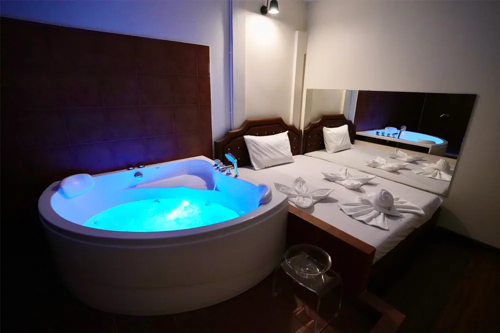 aiyume massage jacuzzi room