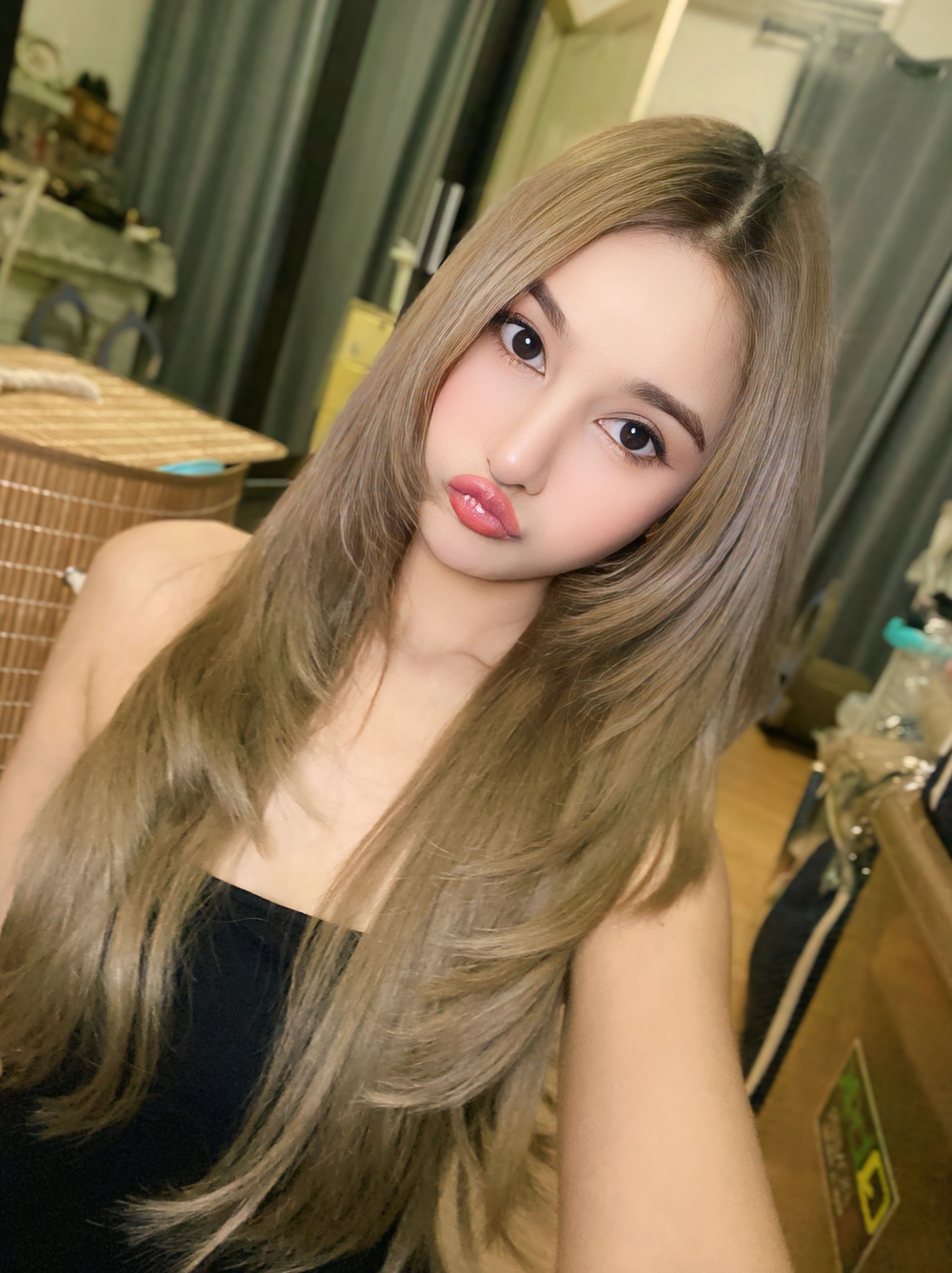 beautiful duck face thai woman working at LALA massage in Bangkok 