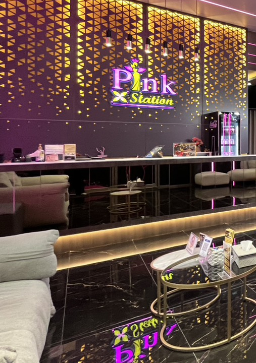 the lobby and front desk at pinkxstation